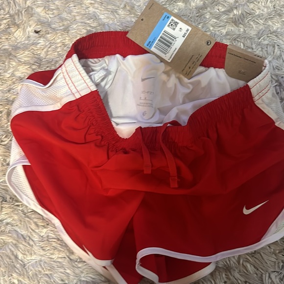 New kids Nike shorts - Picture 5 of 5